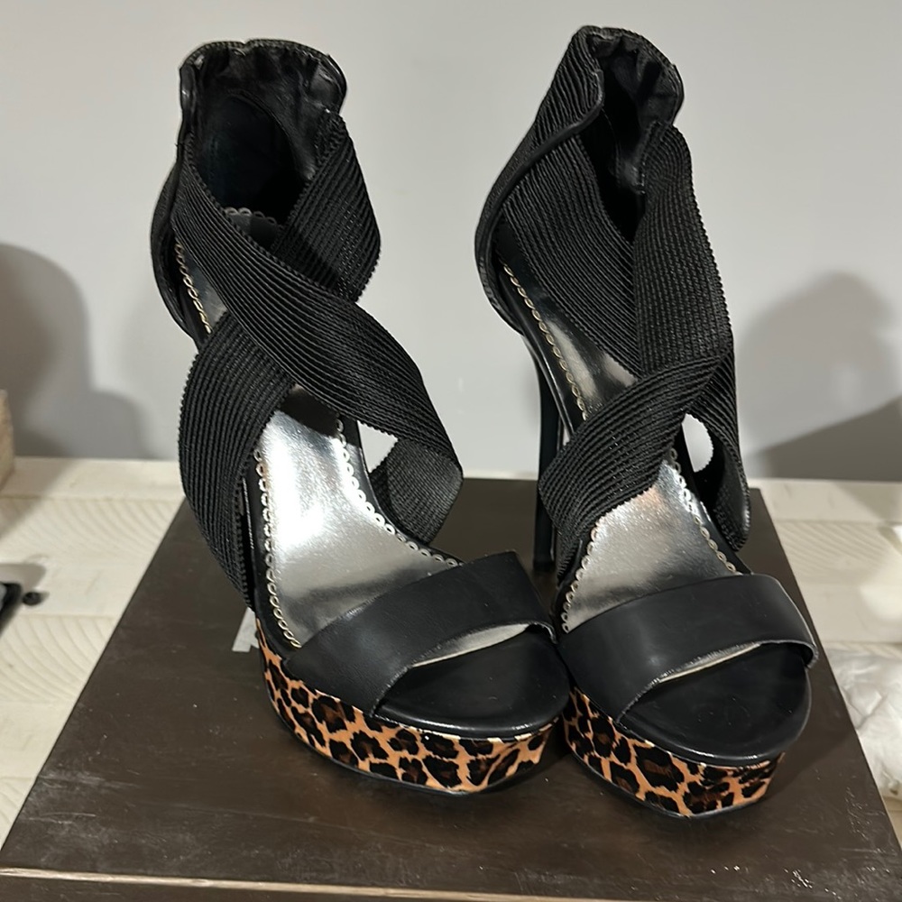 Bébé black with leopard print heels.